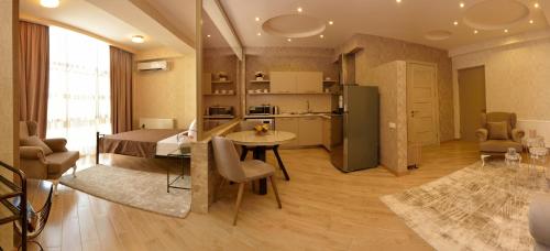 Una cocina o cocineta en Dat Exx Apartments