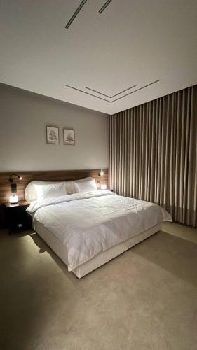 Postel nebo postele na pokoji v ubytování روف