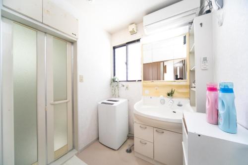 Koupelna v ubytování Ａｗａｊｉ Ｓｅａｓｉｄｅ Ｒｅｓｏｒｔ ｉｎ Ｉｋｕｈａ - Vacation STAY 77513v