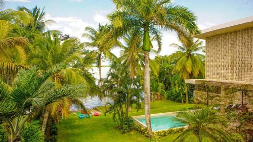 Zahrada ubytování 7BR Beautiful Waterfront Villa - Perfect Getaway