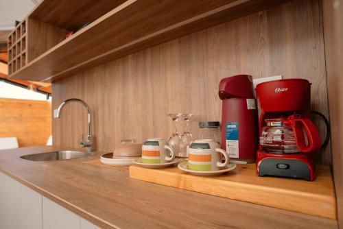 Příslušenství pro přípravu čaje a kávy v ubytování Namora Domo Experience