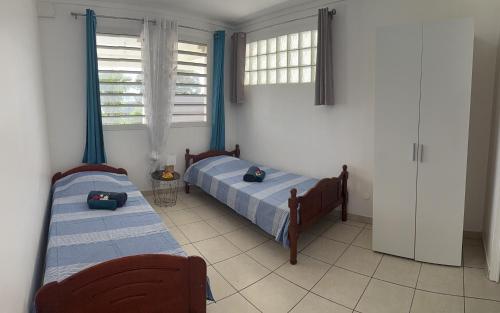 Ένα ή περισσότερα κρεβάτια σε δωμάτιο στο Fleur de Lys