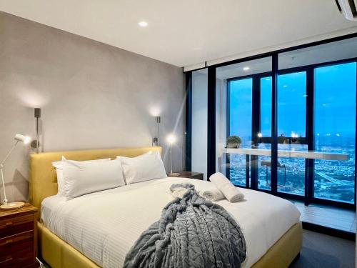 Giường trong phòng chung tại Victoria One - 3beds Central CBD, Modern & High floor with Great views!