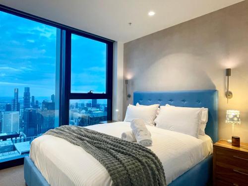 Giường trong phòng chung tại Victoria One - 3beds Central CBD, Modern & High floor with Great views!