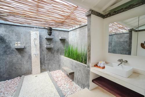 Koupelna v ubytování Luxury 3BR Villa Sehmagi Butler Service & Views