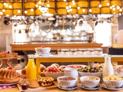 Comida en o cerca de este hotel