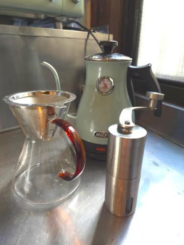 Příslušenství pro přípravu čaje a kávy v ubytování 江ノ電の線路沿いにある宿【film koshigoe】