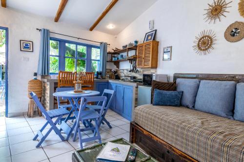 a living room with a couch and a table at Hotel Casa Pino, Tu Casa en Ataco in Concepción de Ataco