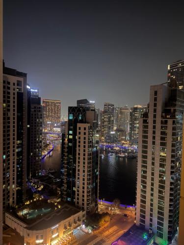 Nespecifikovaný výhled na destinaci Dubaj nebo výhled na město při pohledu z ubytování v soukromí