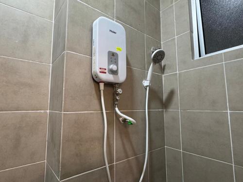 Koupelna v ubytování Cozy 3BR Escape Modern Comfort in the City