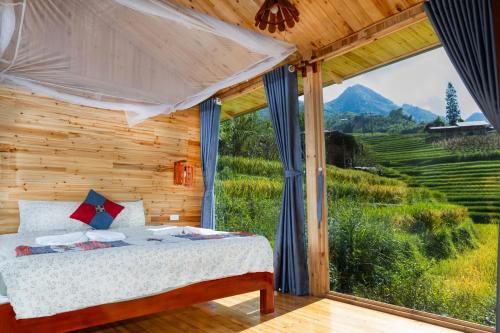 Nespecifikovaný výhled na hory nebo výhled na hory při pohledu z chaty