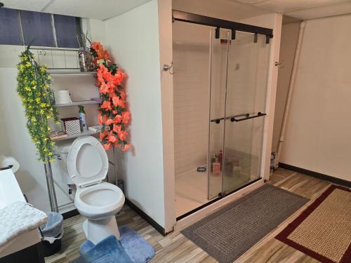 Ένα μπάνιο στο Spacious and Cozy 4-Bedroom Home in the heart of MSP