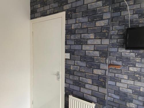 Μια τηλεόραση ή/και κέντρο ψυχαγωγίας στο Suncrest Hotel