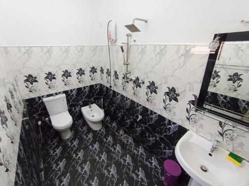 a bathroom with a toilet and a sink at Villa Piore in Mirissa