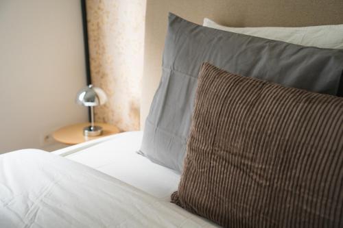 Foto Lovely 1BR & 1LR Apt for 4P, Only 15 Min Walk to City Center 6