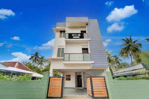 aominium building with a sign that reads theo at Super Hotel O Kazhakkoottam Near Technopark Phase 3 in Trivandrum