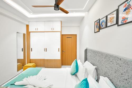 Ένα ή περισσότερα κρεβάτια σε δωμάτιο στο 3bhk serviced apartment near omega hospital