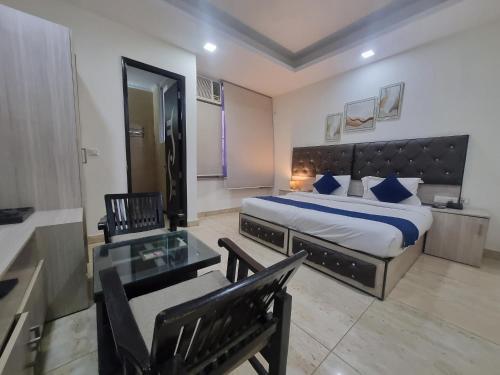 Ένα ή περισσότερα κρεβάτια σε δωμάτιο στο Hotel Balram Palace Khatu Shyam