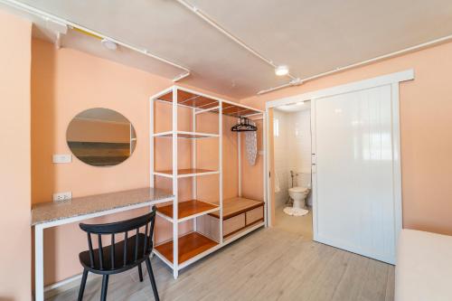 a room with a counter and a chair and a bathroom at Nature's Hideaway by Ratana, Rawai in Ban Saiyuan (1)