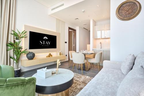 STAY BY LATINEM Luxury 1BR Holiday Home CB 3602 Near Burj Khalifa