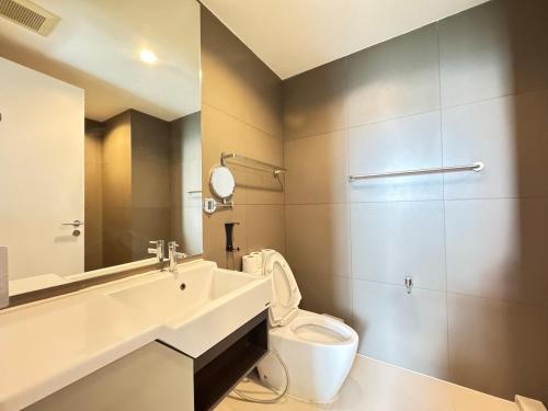 Ένα μπάνιο στο Ekkamai Bangkok Condo