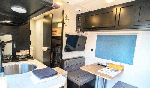 een rv keuken met een wastafel en een tv bij BASE 1901 - Vacation STAY 88754v in Minamiboso