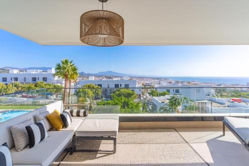 Modern 3 bedroom apartment with sea views