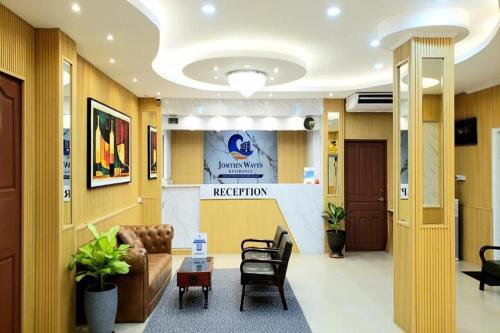 a lobby of a hospital with a waiting room at Jomtien Wave Residence in Jomtien Beach