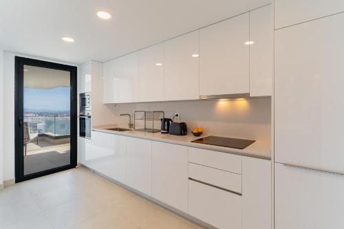Modern 3 bedroom apartment with sea views