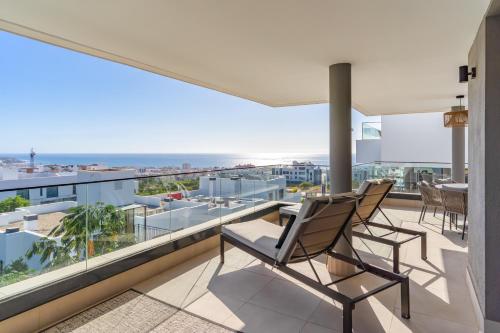 Modern 3 bedroom apartment with sea views
