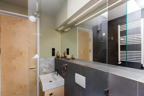 Koupelna v ubytování The 3rd floor 1BR apt 1 min from Kokhta