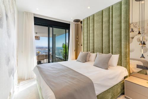 Modern 3 bedroom apartment with sea views