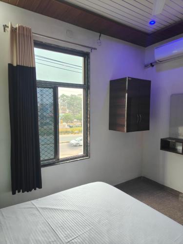 a bedroom with a bed and a window at hotel pink city in Rīngas