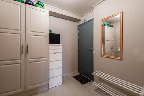 Et badeværelse på Alpine Apartment with Parking and Balcony