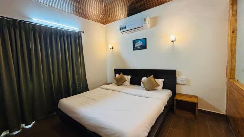 a bedroom with a bed in a room at Maitree Beach Resort in Arambol