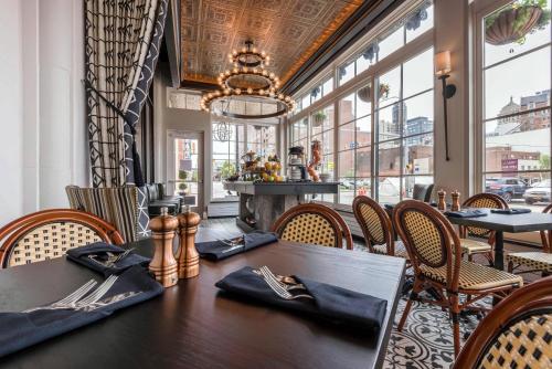 Posezení v ubytování Curtiss Hotel, an Ascend Collection Hotel