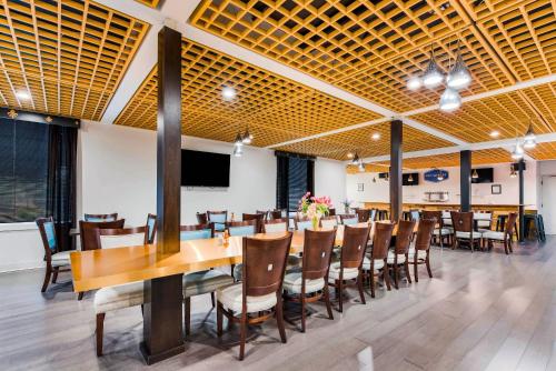 Nhà hàng/khu ăn uống khác tại The Blu Hotel Blue Ash Cincinnati, an Ascend Collection Hotel