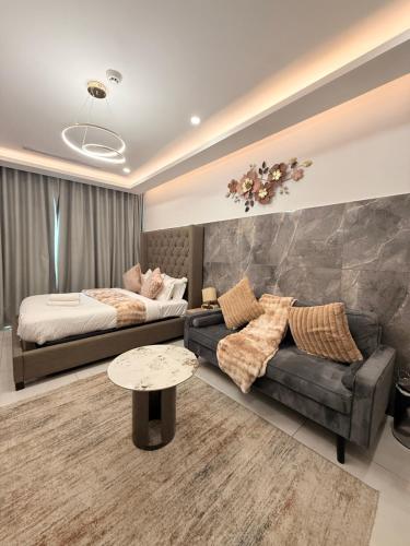 Llit o llits en una habitació de Deluxe Kass Studio