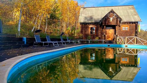 La alberca dentro o cerca de El Rancho De Stayki
