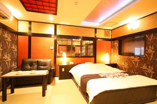 A bed or beds in a room at ホテル 夢街道