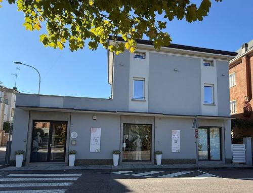 a large white building with windows on a street at Da Marianna in Castelnuovo Rangone