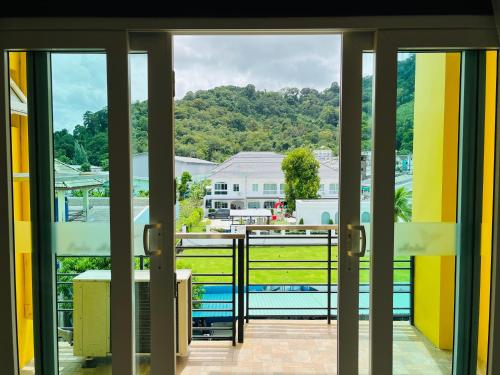 Imagem da galeria de 普吉岛露露酒店Lulu Hotel em Ban Phlu Yai