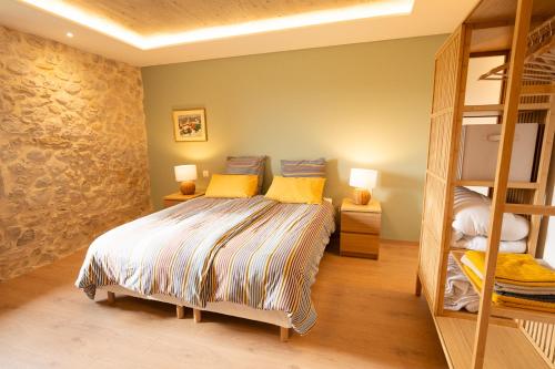 Postel nebo postele na pokoji v ubytování Le 234, entre lac et montagnes