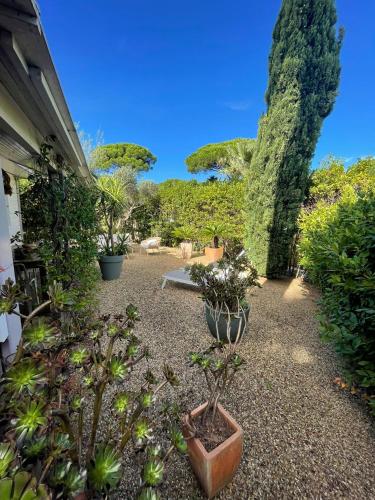 Gasmim91 - Votre Oasis à 6km de Saint-Tropez Maison climatisée avec Piscine Lagon