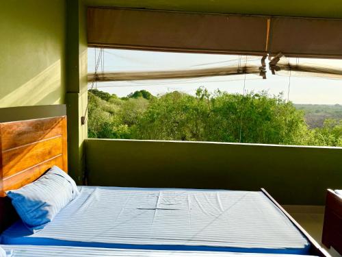 En eller flere senge i et værelse på Wild trails -Yala