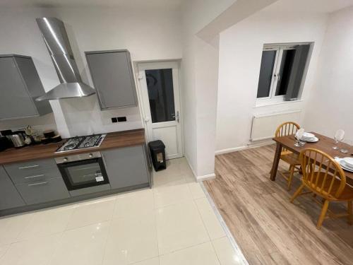 Kuchyň nebo kuchyňský kout v ubytování Groby Heights by Nestura