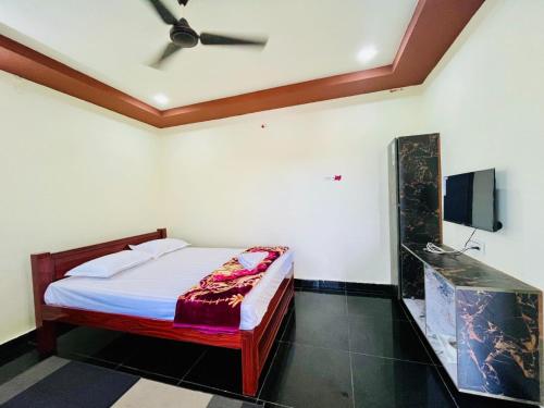 Postel nebo postele na pokoji v ubytování Collection O Chirala Beach View Formerly Sea Shell Resort