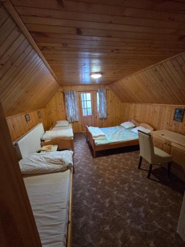 Postel nebo postele na pokoji v ubytování Cabana Montis River