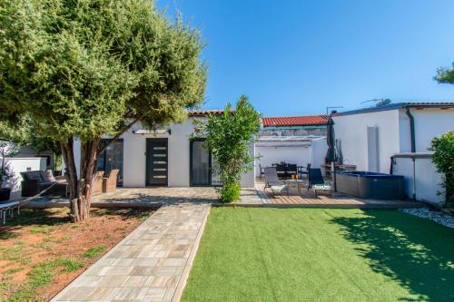 House Luisa near Fažana, Istria by Istrabook