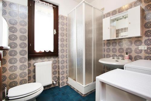 a bathroom with a toilet and a sink at WI-RO Mavignola - Trekking & Ski in Madonna di Campiglio